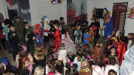 ageorgatos-frontistirio-ksenwn-glwsswn-carnival-2017-15